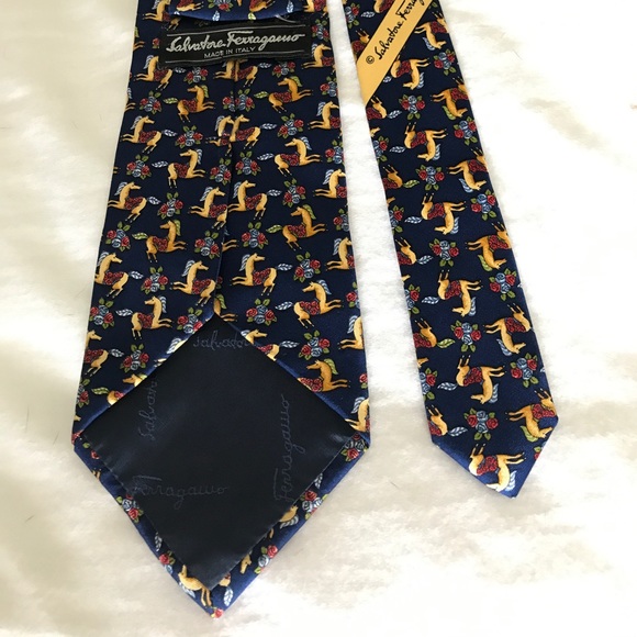 Authentic Ferragamo Tie - Picture 4 of 4